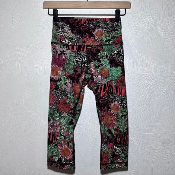 Lululemon Wunder Under Hi-Rise 1/2 Tight 17" in Zen Garden Multi - Picture 2 of 8